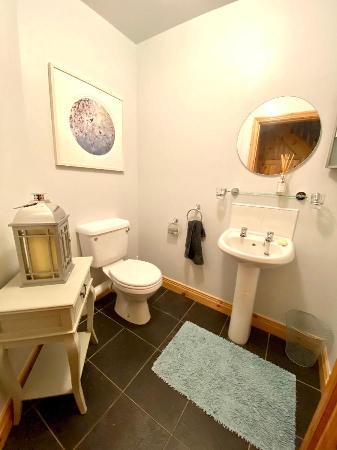 3 Bedroom House Located In Centre Of Carndonagh Exterior photo