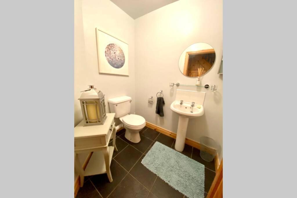 3 Bedroom House Located In Centre Of Carndonagh Exterior photo