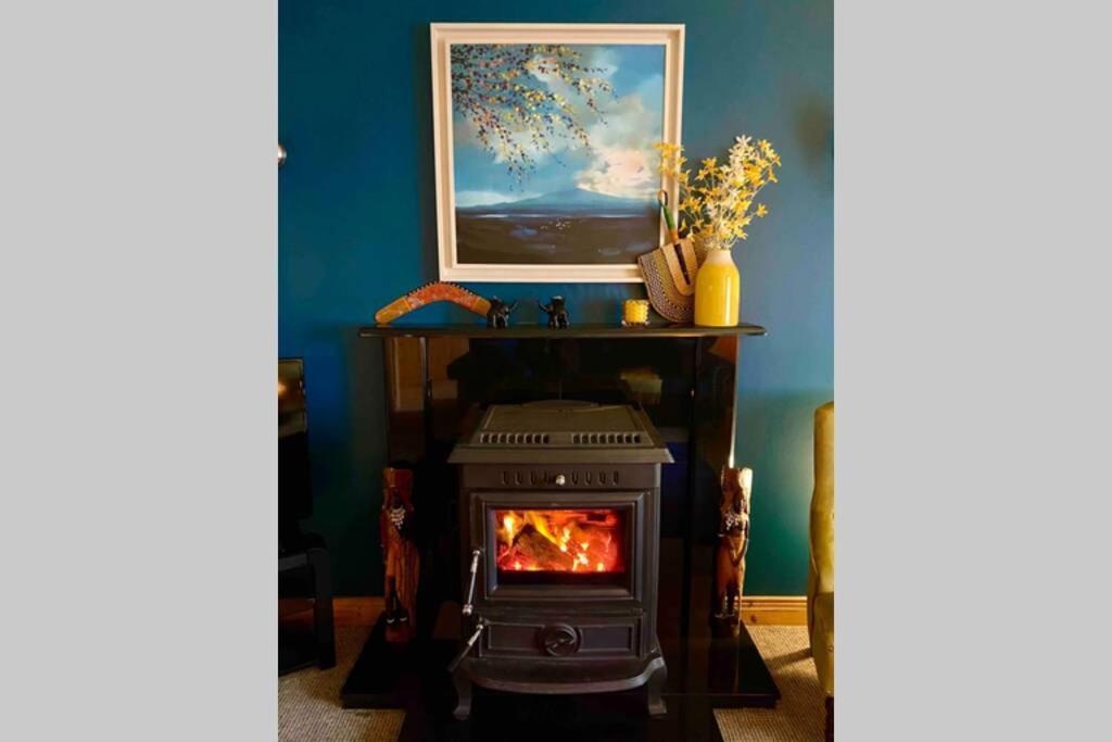 3 Bedroom House Located In Centre Of Carndonagh Exterior photo