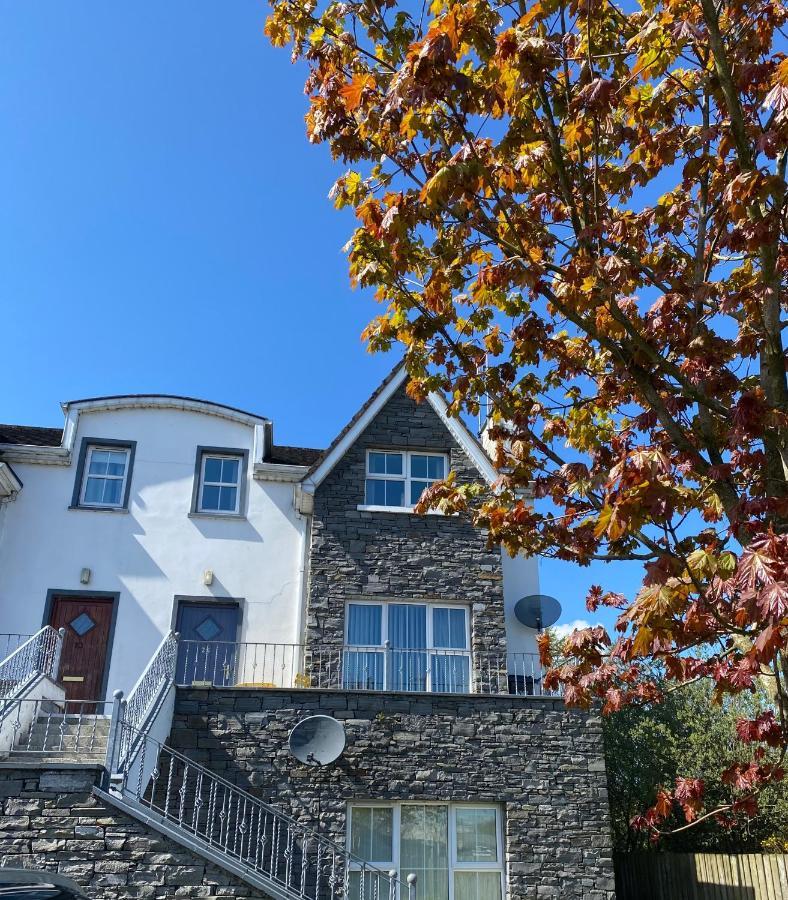 3 Bedroom House Located In Centre Of Carndonagh Exterior photo